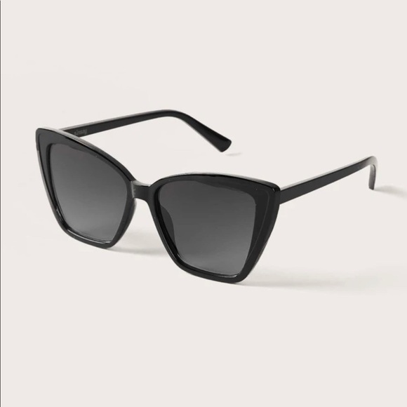 Lola Woman’s Black Polarized Sunglasses - Picture 6 of 6